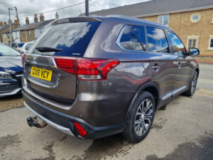 2016 Mitsubishi Outlander 2.2 Di-D Gx3 SUV 5dr Diesel Auto 4WD Euro 6 (147 Ps) in Brown — image 3