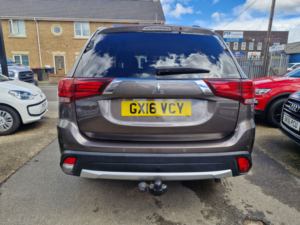 2016 Mitsubishi Outlander 2.2 Di-D Gx3 SUV 5dr Diesel Auto 4WD Euro 6 (147 Ps) in Brown — image 4