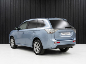 2015 Mitsubishi Outlander 2.0h 12kwh Gx4h CVT 4WD Euro 5 (s/s) 5dr in Blue — image 4