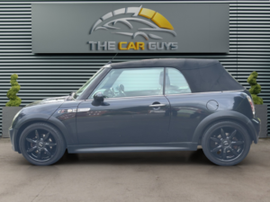 2007 MINI Convertible 1.6 Cooper S Sidewalk Convertible in Black — image 4