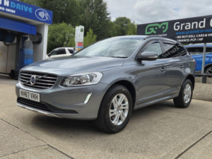 2017 Volvo Xc60 2.0 D4 Se Nav Auto Euro 6 (s/s) 5dr in Grey — image 2