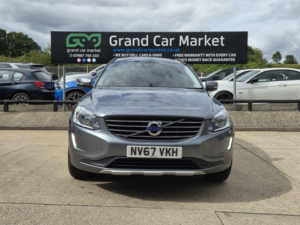 2017 Volvo Xc60 2.0 D4 Se Nav Auto Euro 6 (s/s) 5dr in Grey — image 3