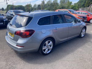 2013 Vauxhall Astra 2.0 Cdti Sri in Silver — image 4