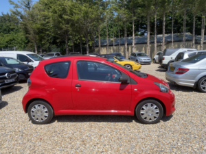2012 Toyota Aygo 1.0 Vvt-I in Red — image 2