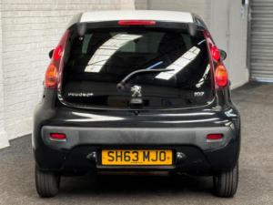 2013 Peugeot 107 1.0 12v Envy Euro 5 5dr in Black — image 4