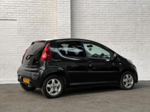 2013 Peugeot 107 1.0 12v Envy Euro 5 5dr in Black — image 5