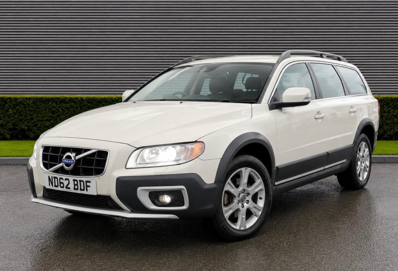 2013 Volvo Xc70 2.4 D5 Se Lux Geartronic AWD Euro 5 5dr in Silver — image 1