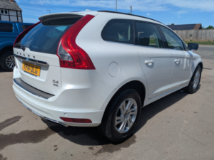 2014 Volvo Xc60 2.4 D4 Se in White — image 2