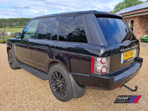 2010 Land Rover Range Rover 4.4 Td V8 Autobiography Black in Black — image 3