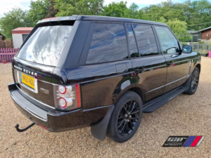 2010 Land Rover Range Rover 4.4 Td V8 Autobiography Black in Black — image 4