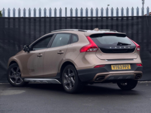 2013 Volvo V40 Cross Country 1.6 D2 Lux Euro 5 (s/s) 5dr in Bronze — image 2