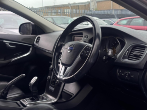 2013 Volvo V40 Cross Country 1.6 D2 Lux Euro 5 (s/s) 5dr in Bronze — image 3