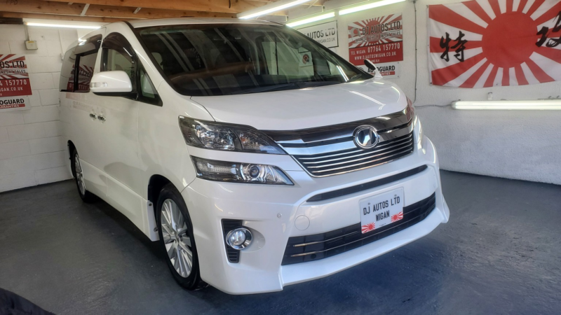 2014 Toyota Vellfire 2.4 Auto 8 Seater Twin Sunroofs in White — image 1