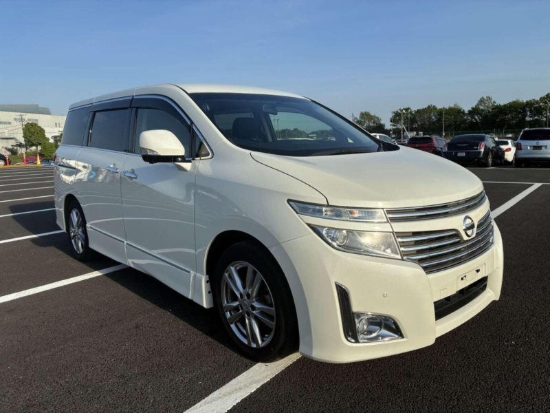 2013 Nissan Elgrand 2.5 Highway Start 5dr 7 Seats in White — image 1
