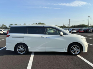 2013 Nissan Elgrand 2.5 Highway Start 5dr 7 Seats in White — image 2