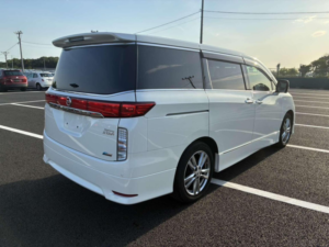 2013 Nissan Elgrand 2.5 Highway Start 5dr 7 Seats in White — image 3