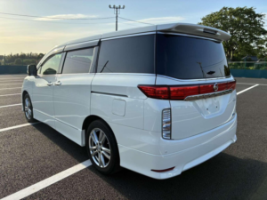 2013 Nissan Elgrand 2.5 Highway Start 5dr 7 Seats in White — image 5