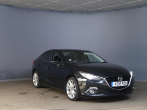 2016 Mazda Mazda3 2.0 Skyactiv-G Sport Nav Fastback Euro 5 (s/s) 4dr in Black — image 5