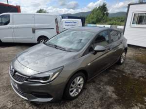 2020 Vauxhall Astra 1.5 Turbo D Business Edition Nav in Grey — image 4