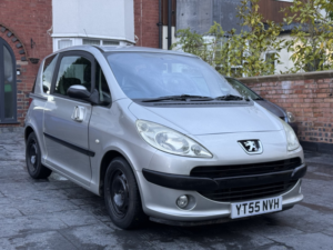 2005 Peugeot 1007 1.4 Dolce in Grey — image 1