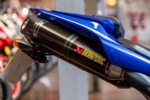 2008 Yamaha R1 *full Akrapovic Exhaust - Low Mileage* in Blue — image 4