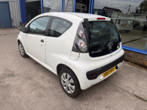 2011 Citroen C1 1.0i Vt Hatchback 3dr Petrol Manual Euro 5 (68 Ps) in White — image 4
