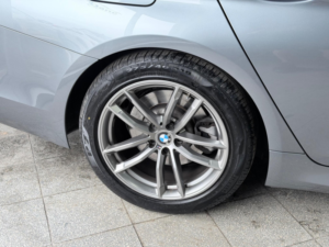 2020 BMW 5 Series 2.0 520d M Sport Touring Auto Euro 6 (s/s) 5dr in Blue — image 5
