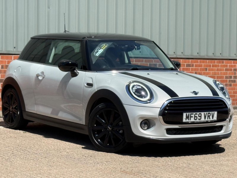 2019 MINI Hatch 1.5 Cooper Classic Euro 6 (s/s) 3dr in Silver — image 1