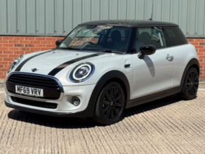 2019 MINI Hatch 1.5 Cooper Classic Euro 6 (s/s) 3dr in Silver — image 3