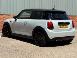 2019 MINI Hatch 1.5 Cooper Classic Euro 6 (s/s) 3dr in Silver — image 4