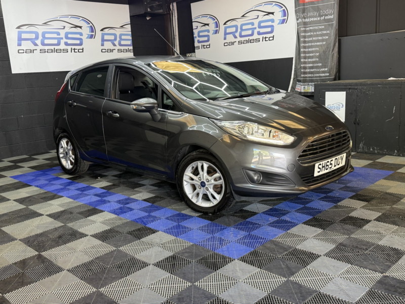 2015 Ford Fiesta 1.0 T Ecoboost Zetec in Grey — image 1