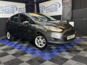 2015 Ford Fiesta 1.0 T Ecoboost Zetec in Grey — image 2