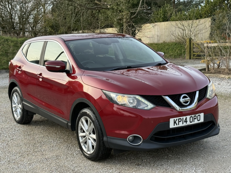 2014 Nissan Qashqai 1.5 Dci Acenta in Red — image 1