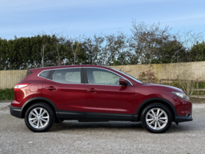 2014 Nissan Qashqai 1.5 Dci Acenta in Red — image 2