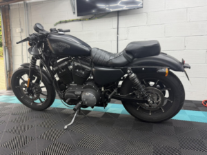 2015 Harley-Davidson Sportster Xl883n Iron 883 in Black — image 2