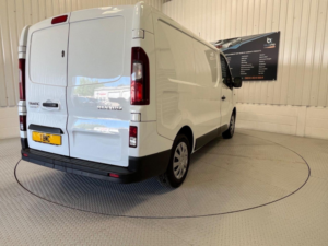 2019 Renault Trafic 1.6 Dci 27 Business+ Swb Standard Roof Euro 6 5dr in White — image 3