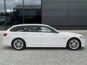 2016 BMW 5 Series 2.0 525d M Sport Touring in White — image 2