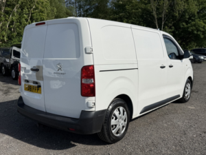 2018 Peugeot Expert 1.6 Bluehdi 1000 Professional in White — image 6