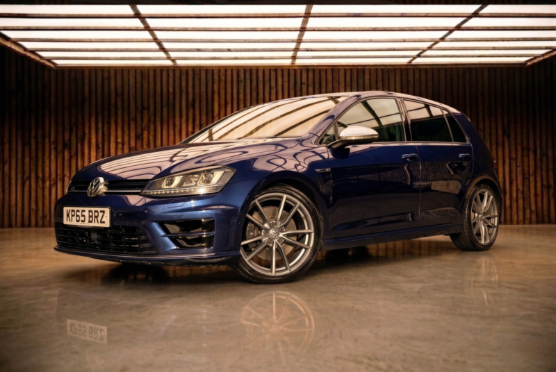 2015 Volkswagen Golf 2.0 Tsi Bluemotion Tech R in Blue — image 1