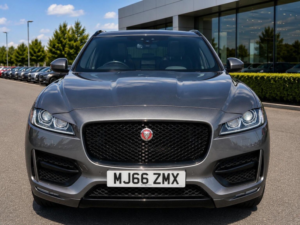 2016 Jaguar F-Pace 2.0 D180 R-Sport Auto AWD Euro 6 (s/s) 5dr in Grey — image 2