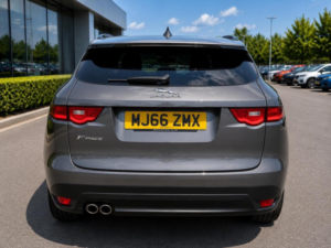 2016 Jaguar F-Pace 2.0 D180 R-Sport Auto AWD Euro 6 (s/s) 5dr in Grey — image 5