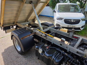 2018 Isuzu Grafter 3.0 Td N35.120 S Grafter Rwd 2dr Srw in White — image 6