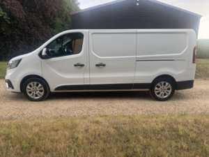 2023 Renault Trafic 2.0 Ll30 Blue Dci 130 Lwb Sport Van in White — image 4
