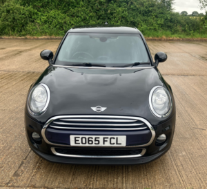 2015 MINI Hatch 1.5 5-Door Hatch Cooper Automatic in Black — image 5