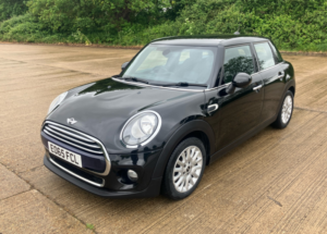2015 MINI Hatch 1.5 5-Door Hatch Cooper Automatic in Black — image 6