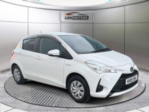 2019 Toyota Yaris 1.5 Vvt-H Active E-CVT Euro 6 (s/s) 5dr in White — image 4