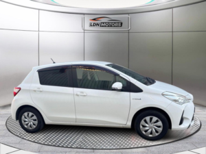 2019 Toyota Yaris 1.5 Vvt-H Active E-CVT Euro 6 (s/s) 5dr in White — image 5
