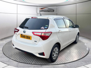 2019 Toyota Yaris 1.5 Vvt-H Active E-CVT Euro 6 (s/s) 5dr in White — image 6