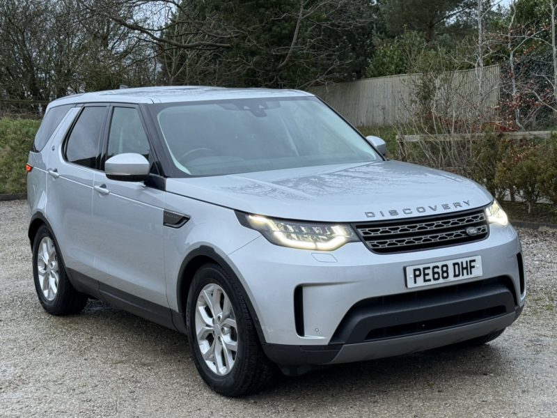 2018 Land Rover Discovery SUV (2016 - 2021) in Silver — image 1