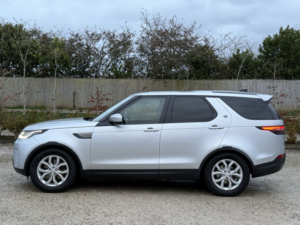 2018 Land Rover Discovery SUV (2016 - 2021) in Silver — image 5
